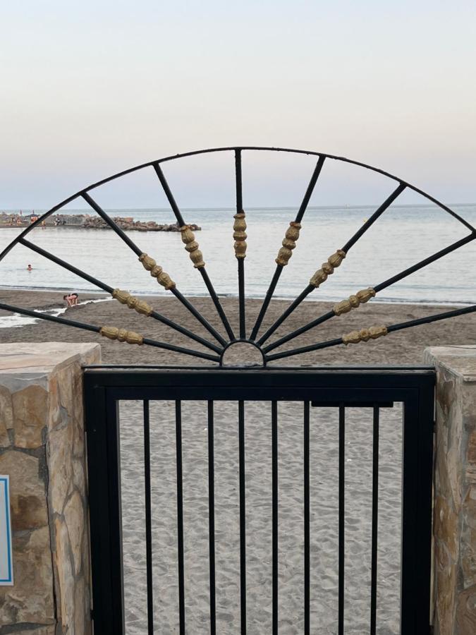 Playa Cristo Amazing Beach Terrace Appartment Estepona Buitenkant foto