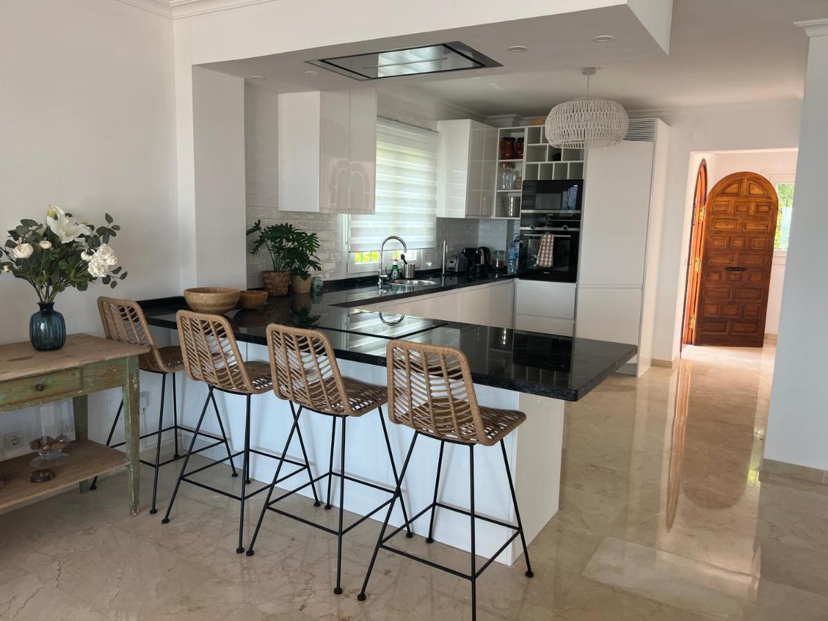 Playa Cristo Amazing Beach Terrace Appartment Estepona Buitenkant foto