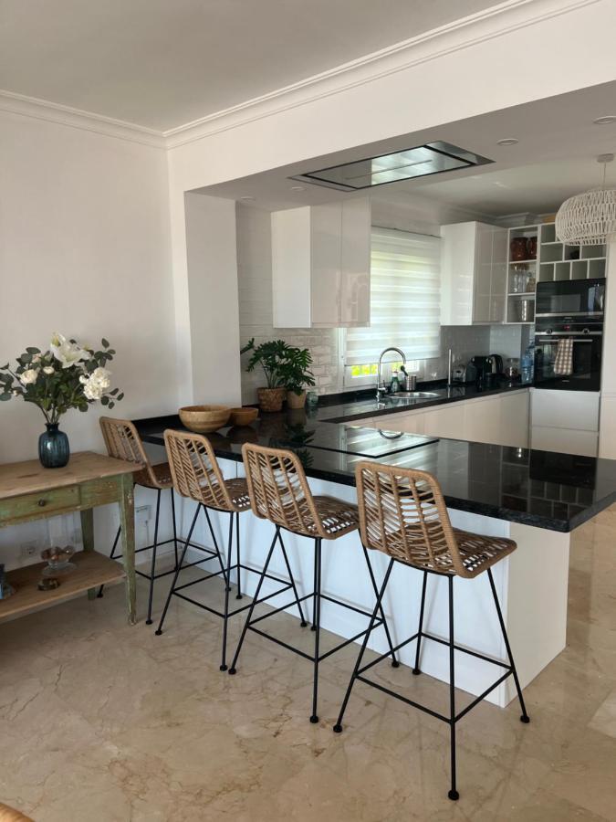 Playa Cristo Amazing Beach Terrace Appartment Estepona Buitenkant foto