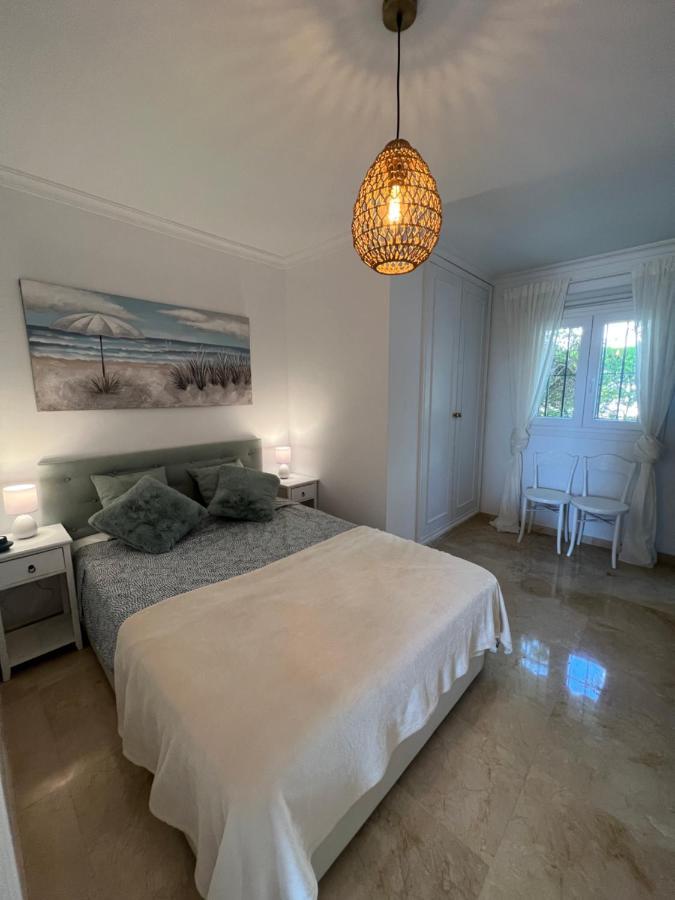 Playa Cristo Amazing Beach Terrace Appartment Estepona Buitenkant foto