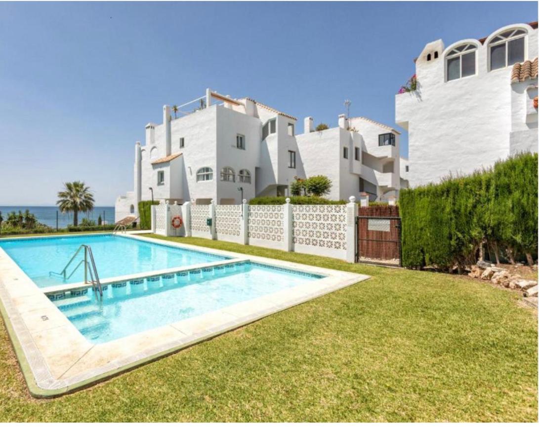 Playa Cristo Amazing Beach Terrace Appartment Estepona Buitenkant foto