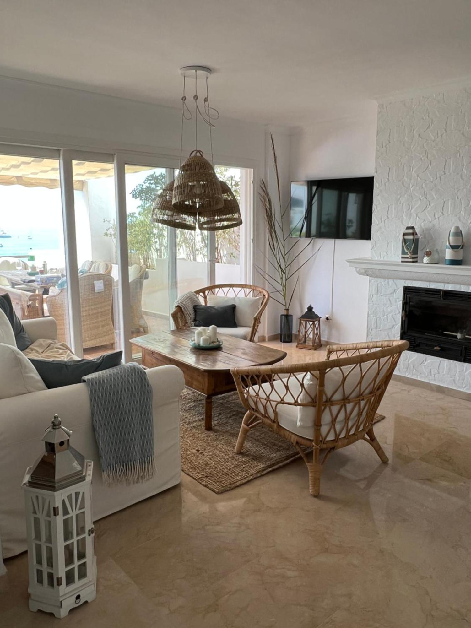 Playa Cristo Amazing Beach Terrace Appartment Estepona Buitenkant foto